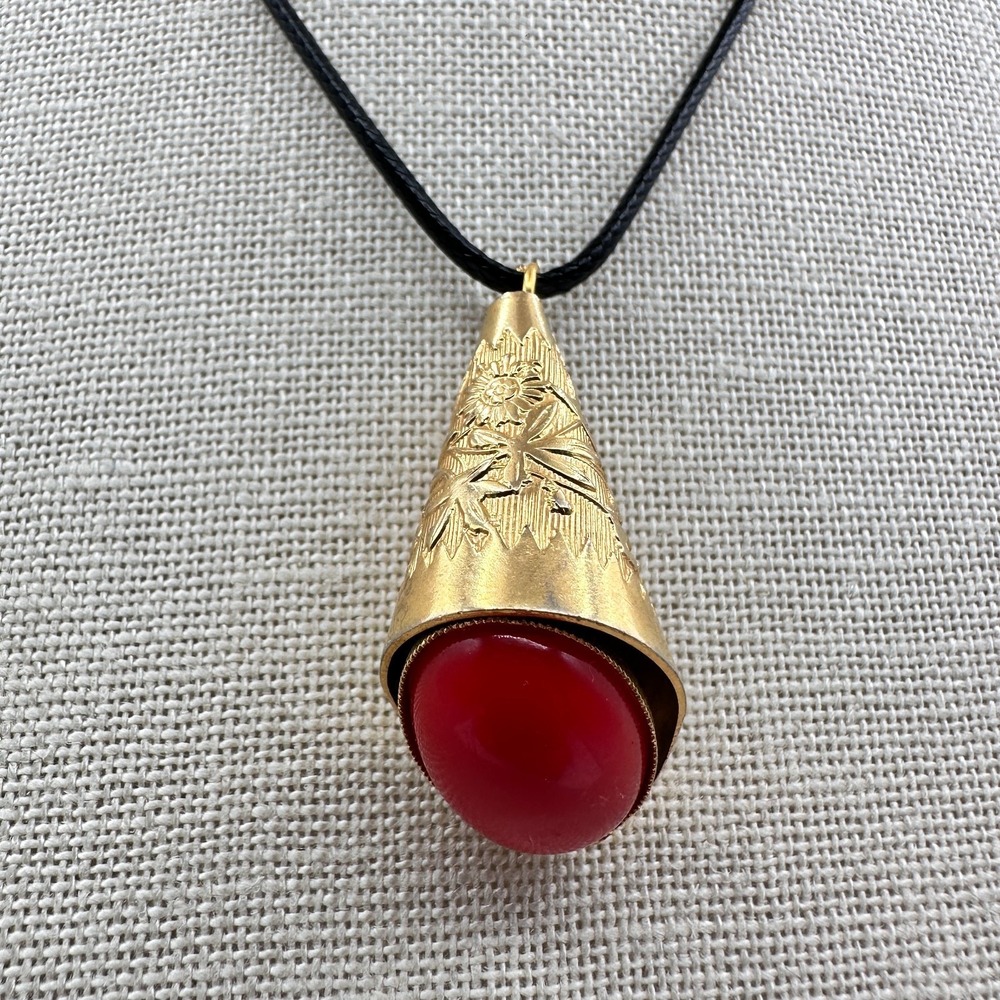 Vintage Y2K Etched Floral Red Cabochon Gold Tone Necklace Women's Jewelry - Picture 6 of 11